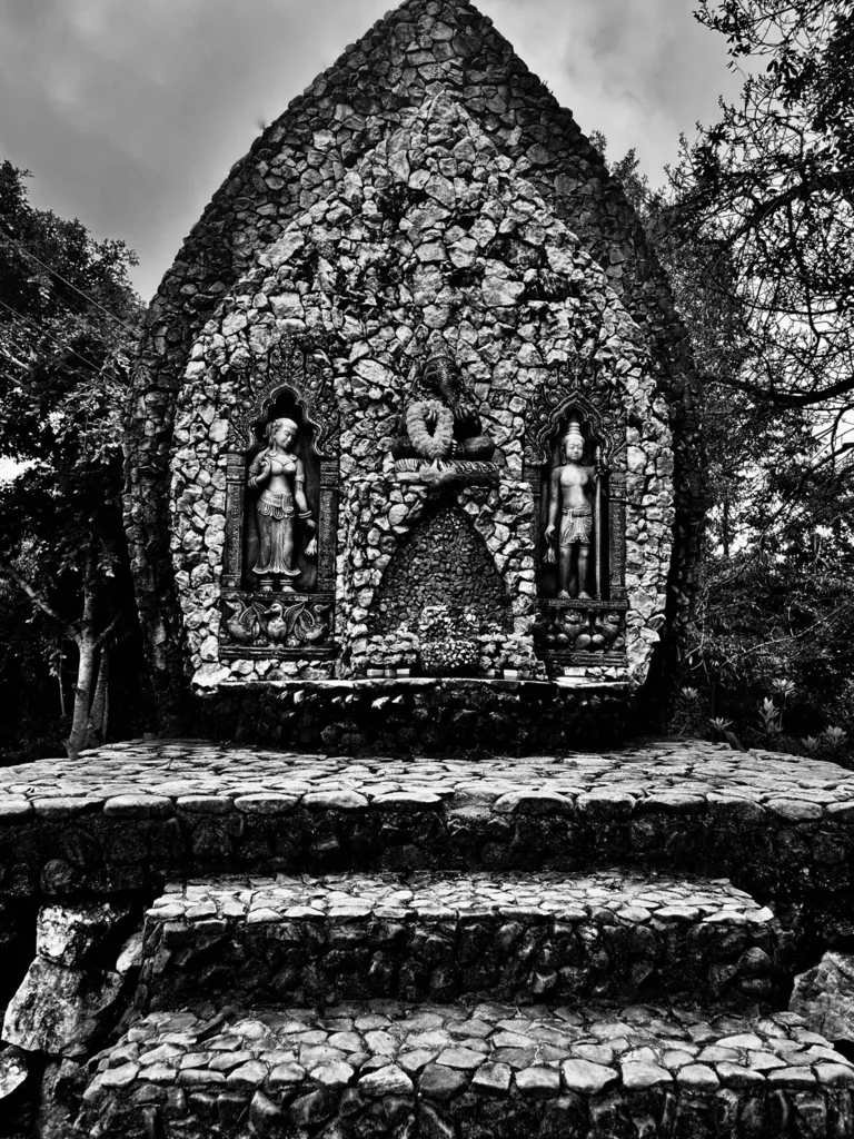 NICHES OF THE SACRED