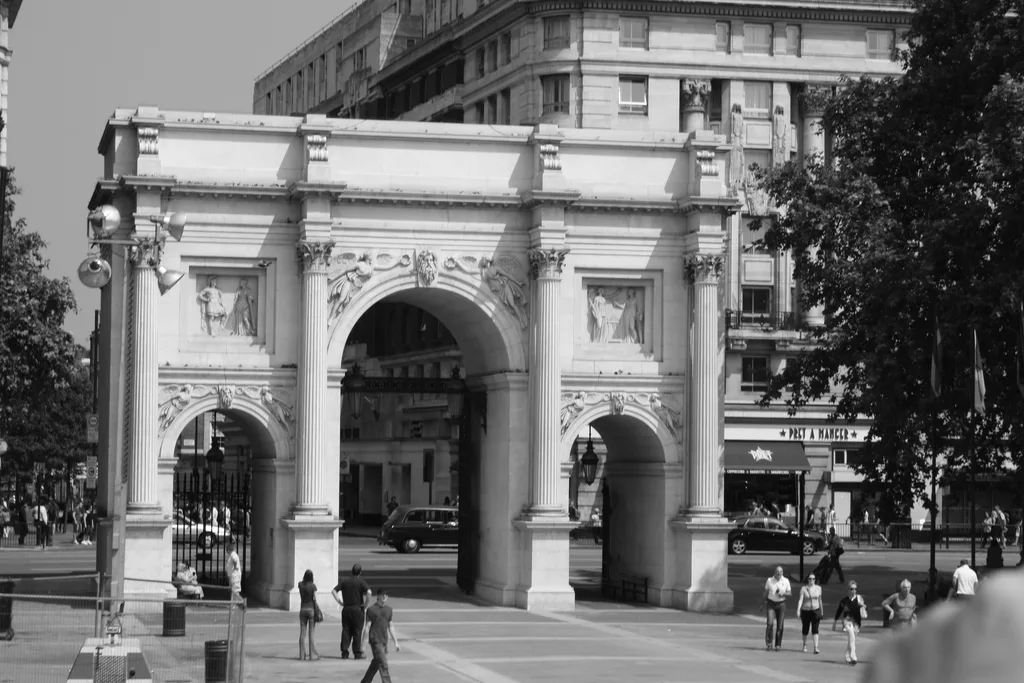PALE ARCHWAY
