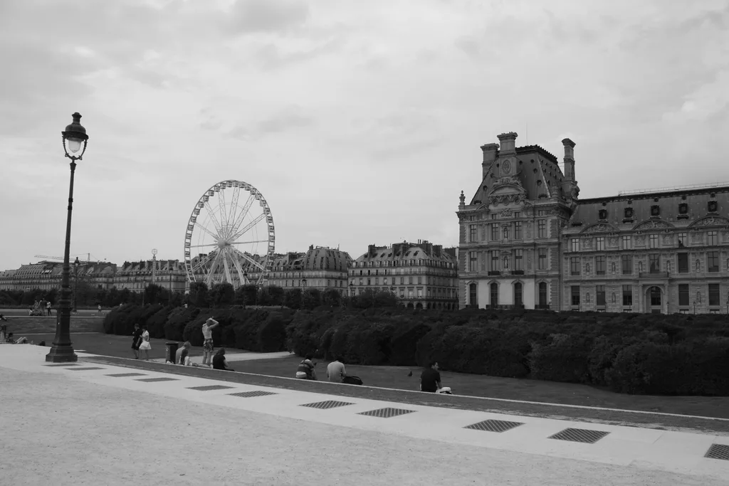 BARE PROMENADE