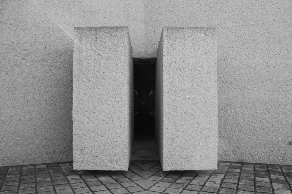 SILENT FACADE