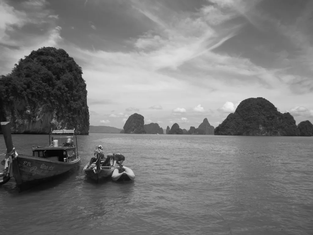CROWDED CANAL